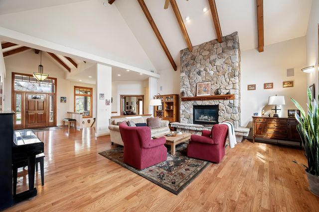 13615 N Riverbluff Ln, Spokane, WA 99208