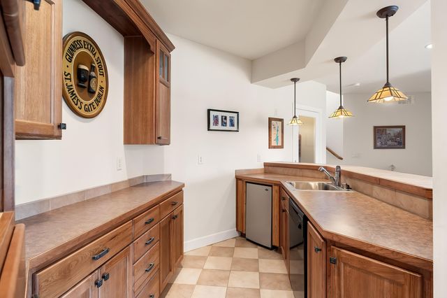 13615 N Riverbluff Ln, Spokane, WA 99208