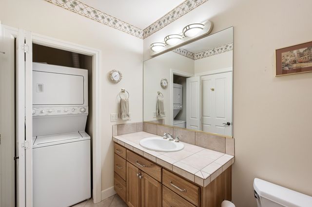 13615 N Riverbluff Ln, Spokane, WA 99208