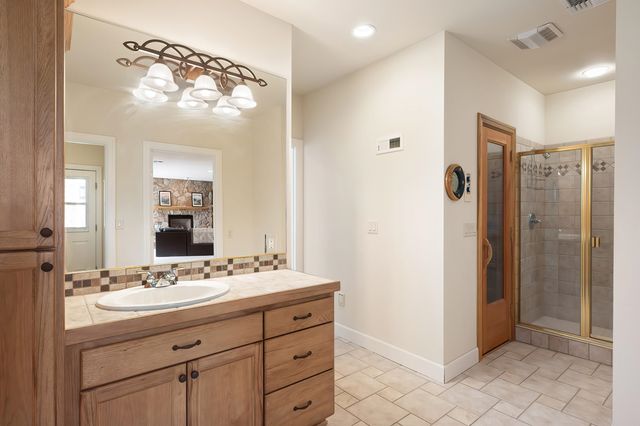 13615 N Riverbluff Ln, Spokane, WA 99208