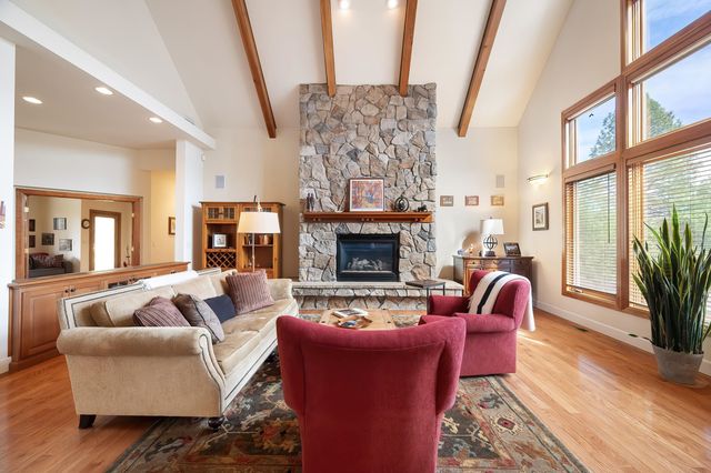 13615 N Riverbluff Ln, Spokane, WA 99208