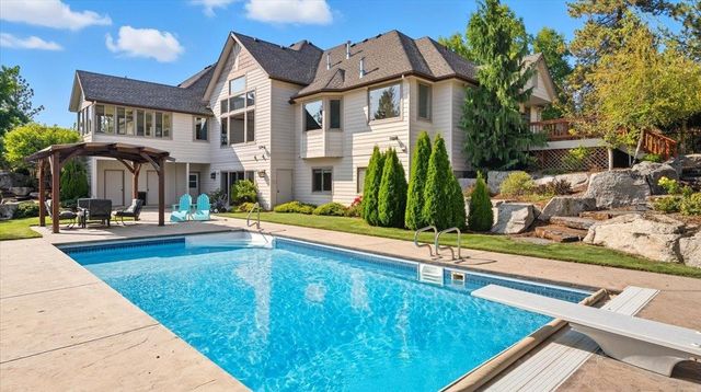 13615 N Riverbluff Ln, Spokane, WA 99208