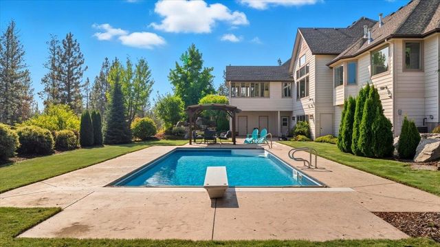 13615 N Riverbluff Ln, Spokane, WA 99208