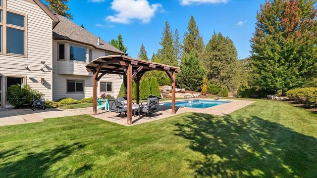 13615 N Riverbluff Ln, Spokane, WA 99208