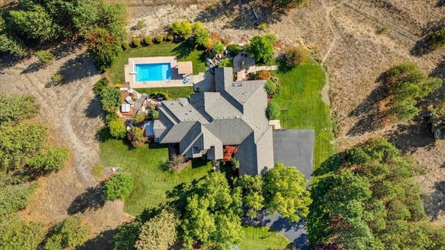 13615 N Riverbluff Ln, Spokane, WA 99208