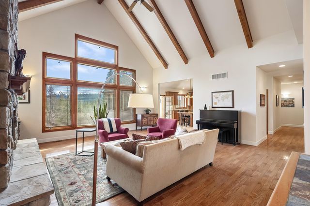 13615 N Riverbluff Ln, Spokane, WA 99208