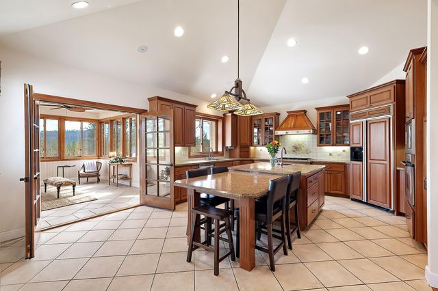 13615 N Riverbluff Ln, Spokane, WA 99208