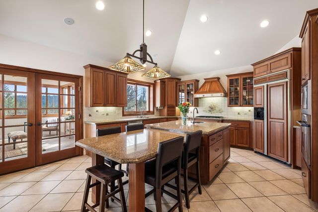 13615 N Riverbluff Ln, Spokane, WA 99208