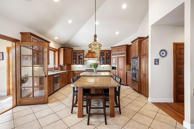 13615 N Riverbluff Ln, Spokane, WA 99208