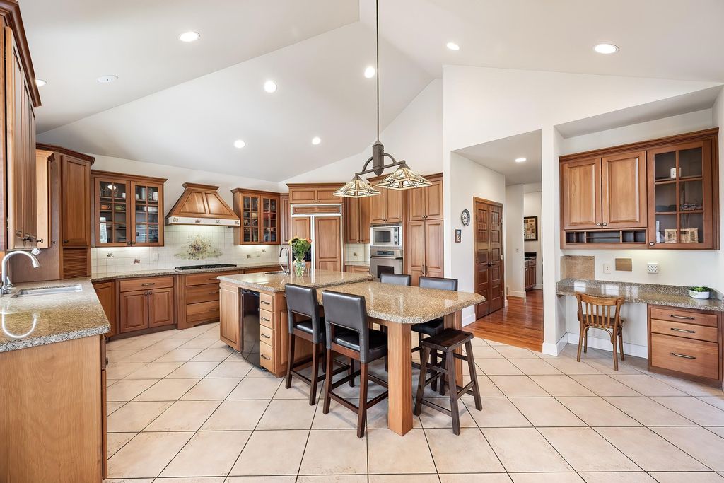 13615 N Riverbluff Ln, Spokane, WA 99208 photo 11