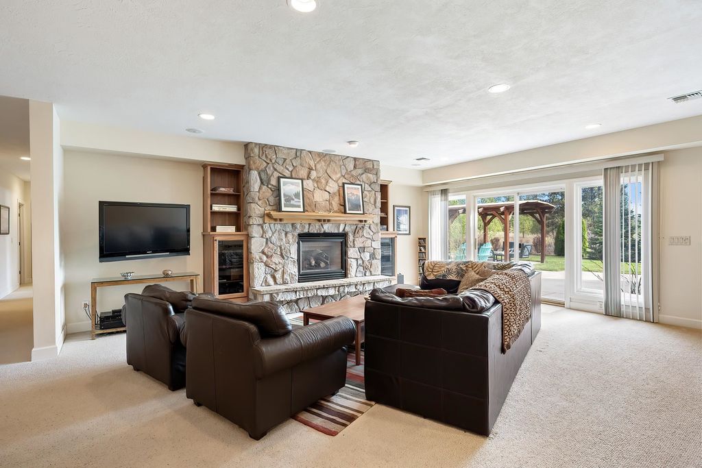 13615 N Riverbluff Ln, Spokane, WA 99208 photo 29