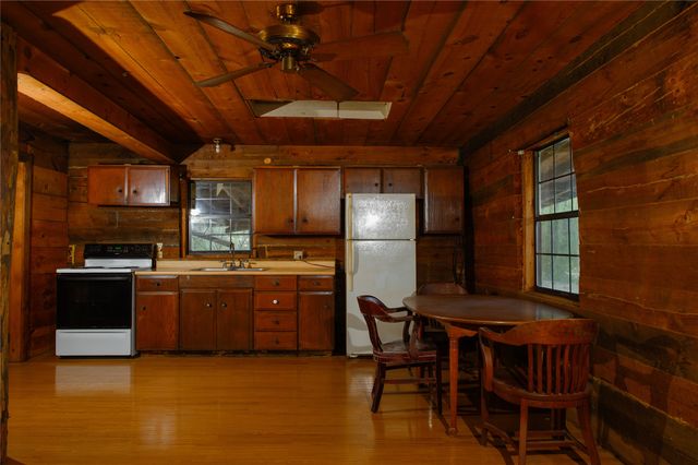 221 Clayton Drive, Pottsboro, TX 75076