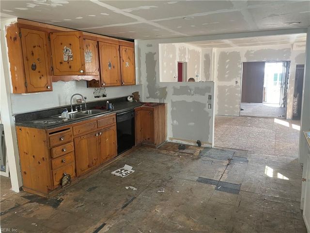 229 Chestnut ST, Suffolk, VA 23434