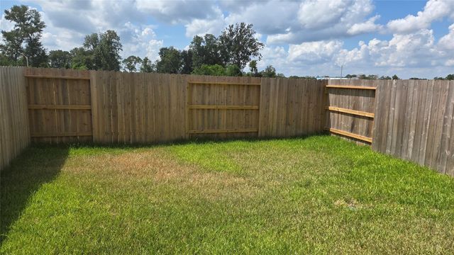952 Pertuso Lane, Huffman, TX 77336
