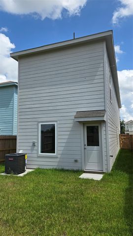 952 Pertuso Lane, Huffman, TX 77336
