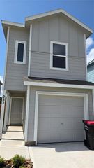 952 Pertuso Lane, Huffman, TX 77336
