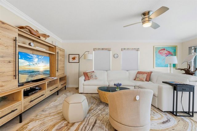 800 BENJAMIN FRANKLIN DRIVE 110, Sarasota, FL 34236