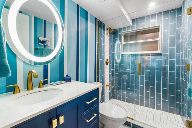 800 BENJAMIN FRANKLIN DRIVE 110, Sarasota, FL 34236