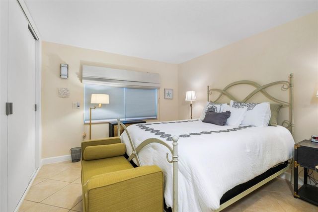 800 BENJAMIN FRANKLIN DRIVE 110, Sarasota, FL 34236