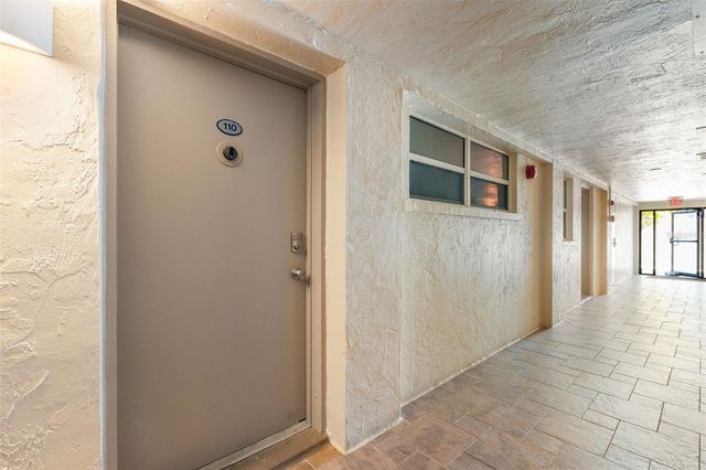 800 BENJAMIN FRANKLIN DRIVE 110, Sarasota, FL 34236