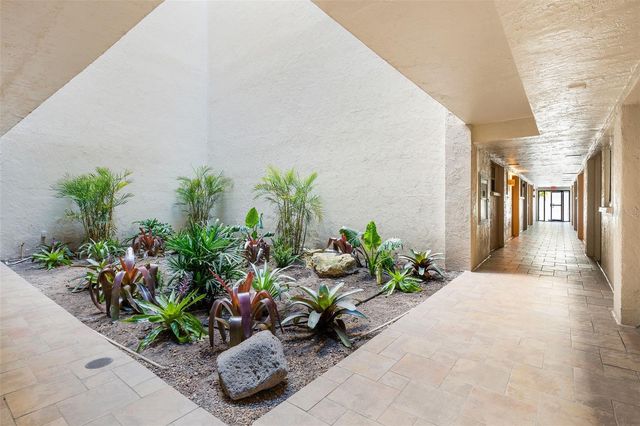 800 BENJAMIN FRANKLIN DRIVE 110, Sarasota, FL 34236