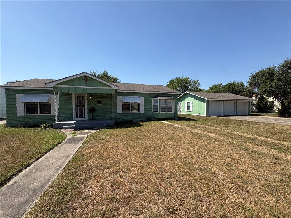 1010 E Fulton St, Sinton, TX 78387 — photo 3