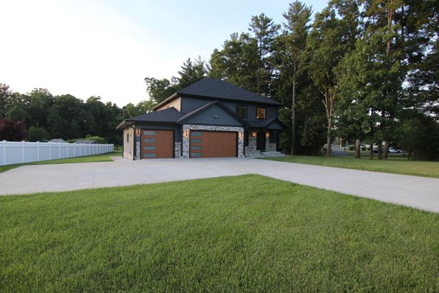 27 Breighly Way, Westfield, MA 01085