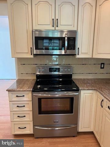 34 BRETSHIRE CT, Medford, NJ 08055