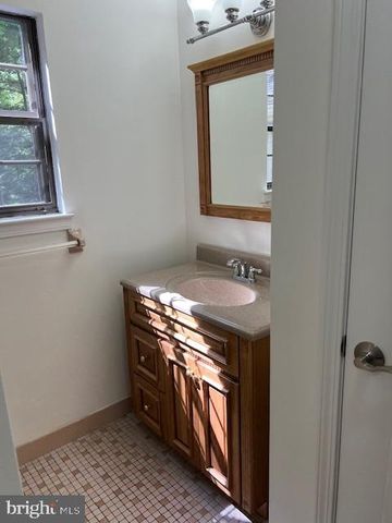 34 BRETSHIRE CT, Medford, NJ 08055