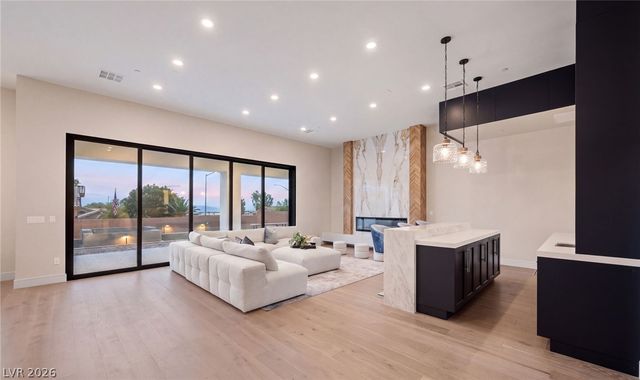 5624 North Dapple Gray Road, Las Vegas, NV 89149