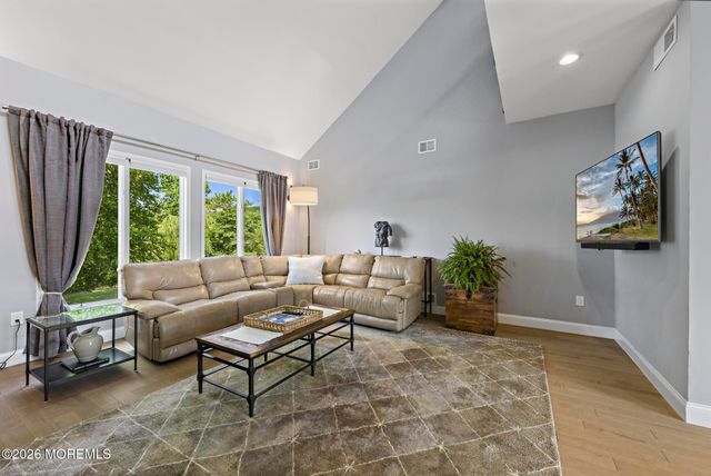31 Highland Ridge Road, Manalapan, NJ 07726