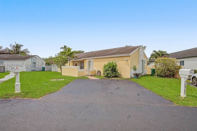 14963 SW 74th Ter, Miami, FL 33193