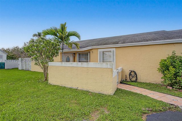 14963 SW 74th Ter, Miami, FL 33193