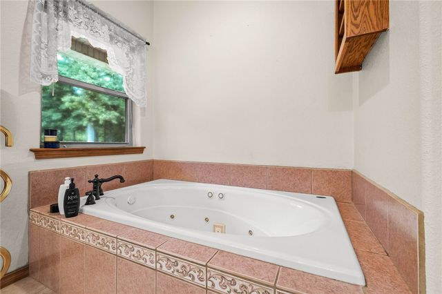 8008 Blackberry Way, Decatur, AR 72722