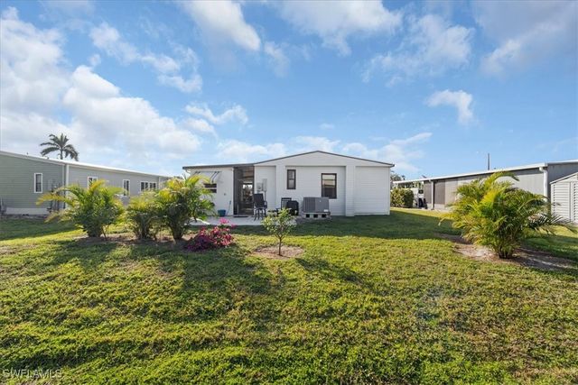 10 Lake Diane Dr, Naples, FL 34114