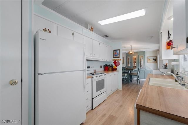 10 Lake Diane Dr, Naples, FL 34114