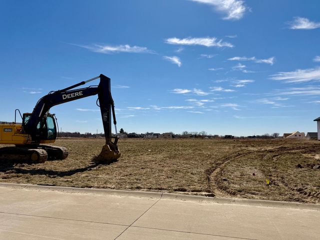 6777 Meghan Avenue, Bettendorf, IA 52722