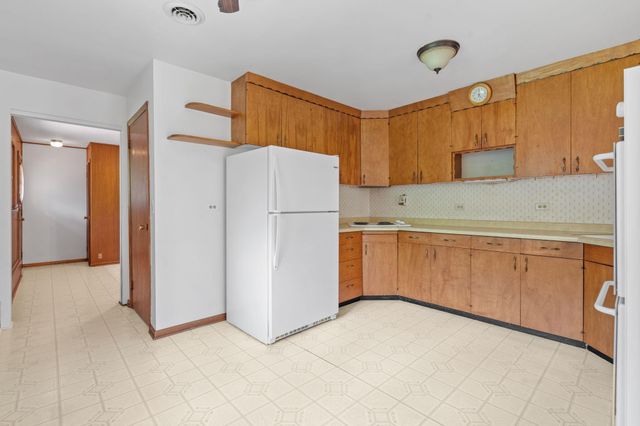 10724 32nd Avenue N, Plymouth, MN 55441