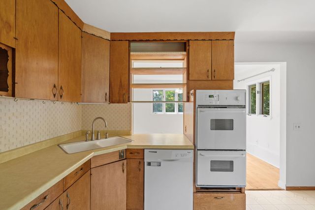 10724 32nd Avenue N, Plymouth, MN 55441