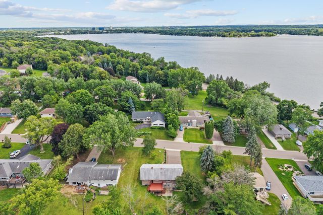 10724 32nd Avenue N, Plymouth, MN 55441