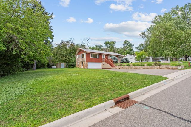 10724 32nd Avenue N, Plymouth, MN 55441