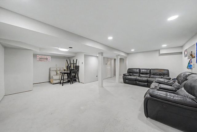 14223 S Wallace Avenue, Riverdale, IL 60827