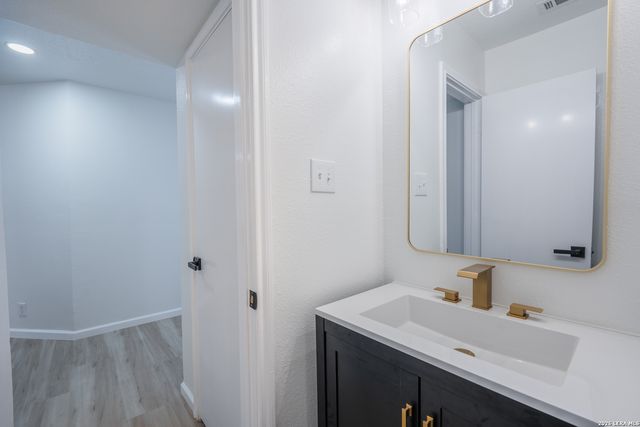 9251 ENCINO VLG, San Antonio, TX 78250