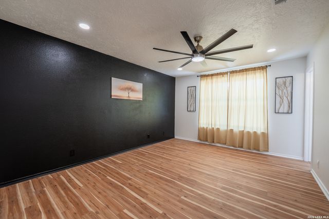 9251 ENCINO VLG, San Antonio, TX 78250