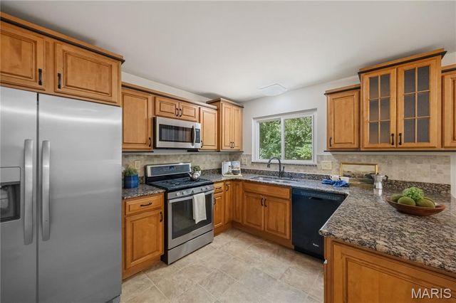 2108 Olde Winery Road, Oakville, MO 63129