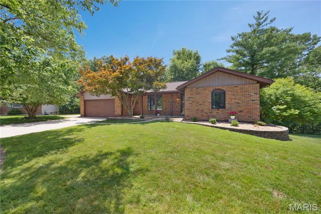 2108 Olde Winery Road, Oakville, MO 63129