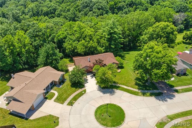 2108 Olde Winery Road, Oakville, MO 63129
