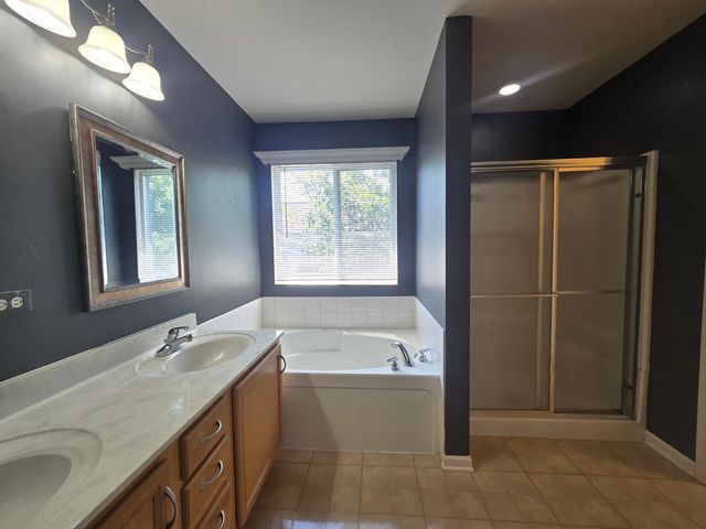2265 W BENTLEY Lane, Round Lake, IL 60073