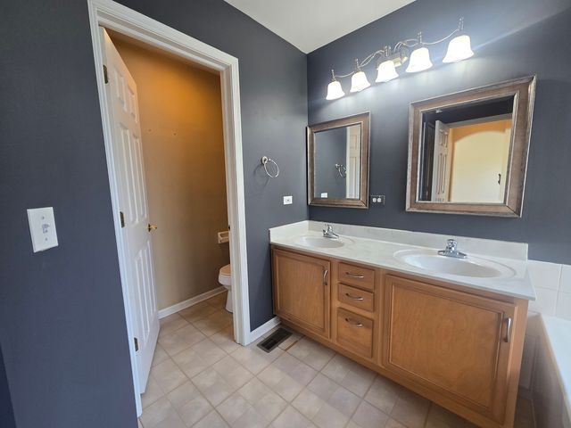 2265 W BENTLEY Lane, Round Lake, IL 60073