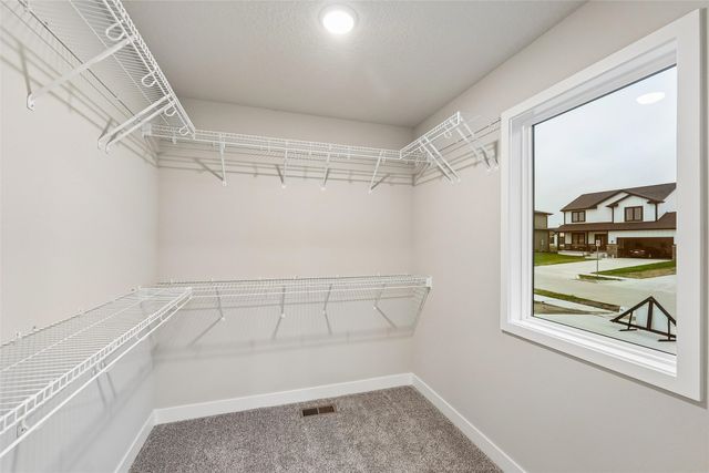 4324 Westgate Parkway, Clive, IA 50325